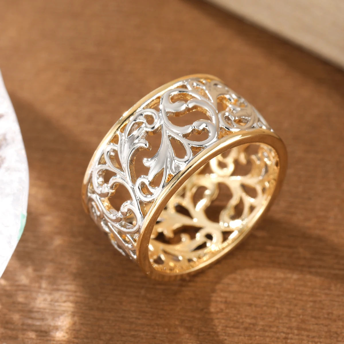 Elegant Luxury Hollow Scroll Carving Ring